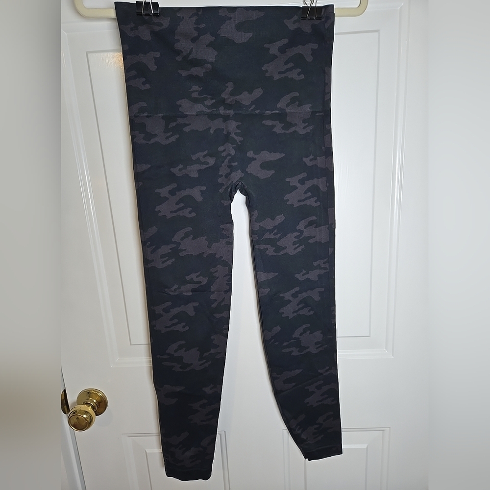 Spanx Ladies Large Black Gray Camo Leggings Retail $68